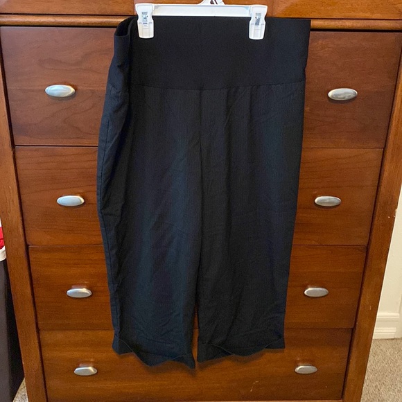 Maternity capri pants 🤰🏼BOGO (maternity items only) - Picture 1 of 4